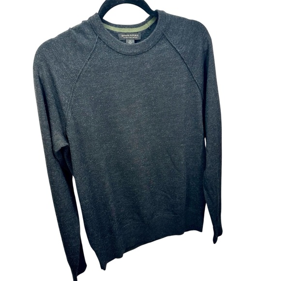 Banana Republic Men’s Charcoal Heather Merino Wool Crewneck Sweater - Picture 2 of 10
